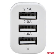 USB avtomobilski polnilec s tremi izhodi v beli barvi