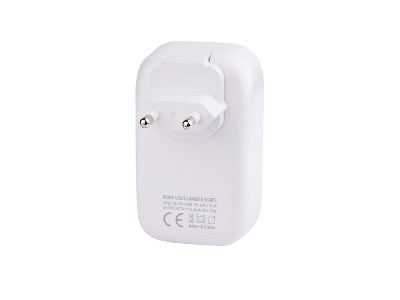 Potovalni polnilec s 4 USB-A in LED-osvetlitvijo na dotik