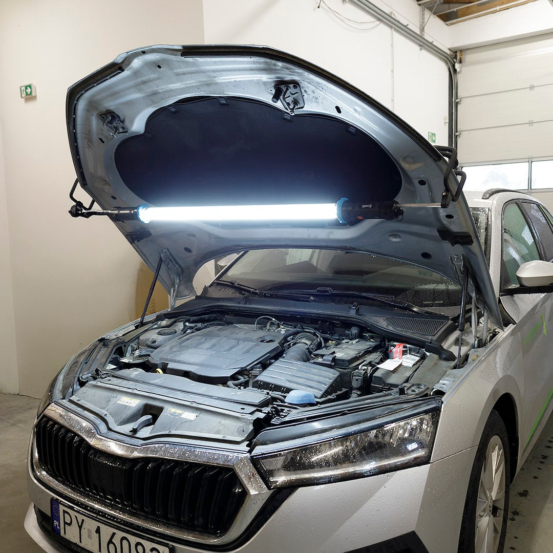 LED svetilka za pokrov motorja za vzdrževanje in diagnostiko