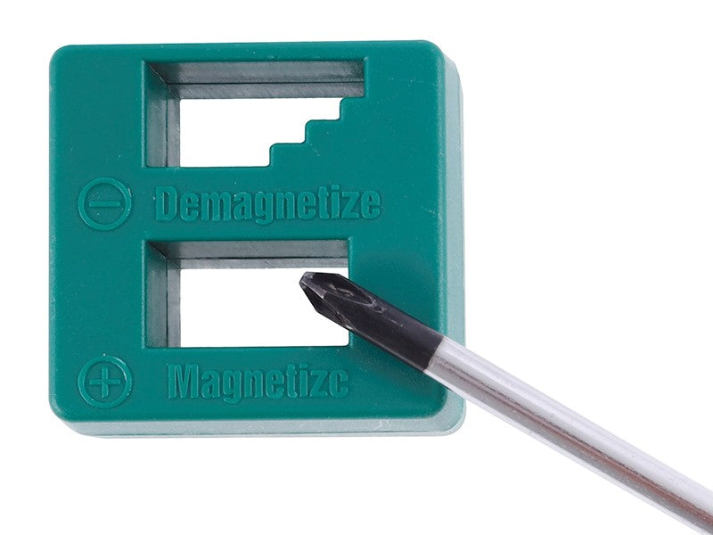 Kompakten magnetizator za nastavke izvijača in jeklene dele