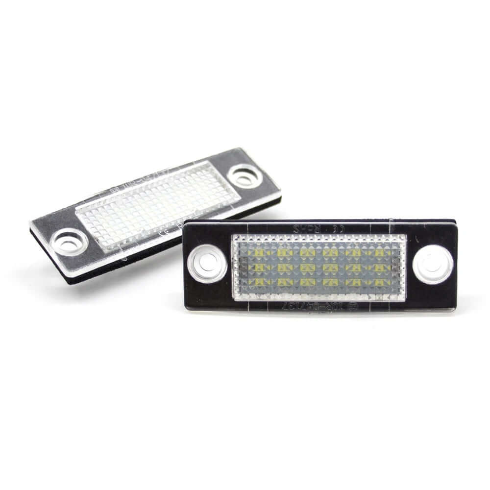 LED osvetlitev registrske tablice VW & Skoda – CANBUS (Golf 5, Passat, Touran in drugi) z močno belo svetlobo.