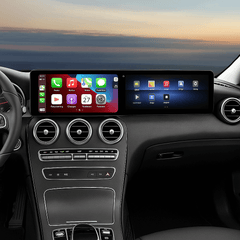 Mercedes A/CLA/GLA - 2x 12.3" zaslon z Apple CarPlay in Android Auto v notranjosti vozila.