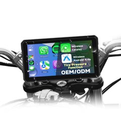 Motoristični 6" zaslon z brezžičnima Apple CarPlay in Android Auto 