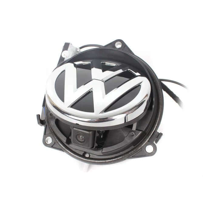 VW Golf 7 - vzvratna kamera v emblemu – Carmediaeurope.com
