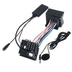 Bluetooth adapter – Ford (Fiesta, Mondeo, Focus, Transit, Fusion itd.) slika prikazuje priključne kable in mikrofon.