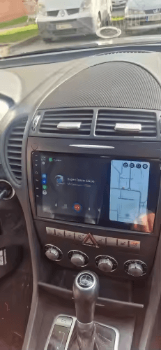 Mercedes-Benz SLK 04-11 - 9" Radio m. Apple CarPlay og Android Auto installed in the car's dashboard.