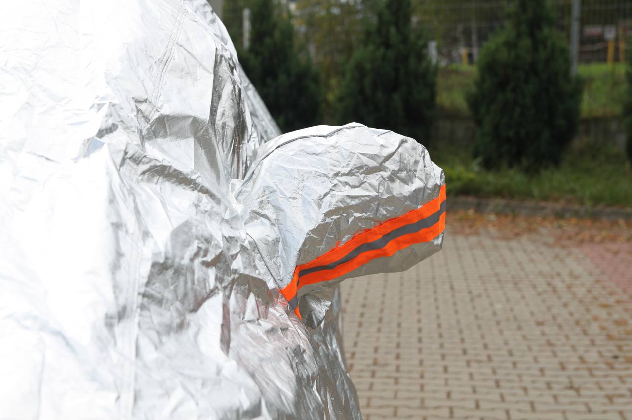 Bilovertræk størrelse M med målene 430 x 165 x 120 cm